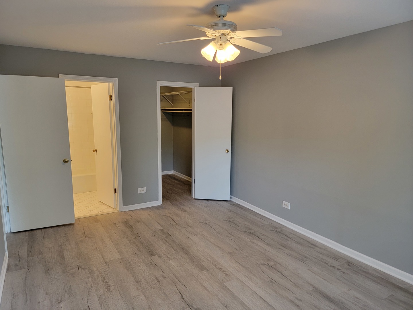 2315 S GOEBBERT Road #D-106, Arlington Heights, IL 60005