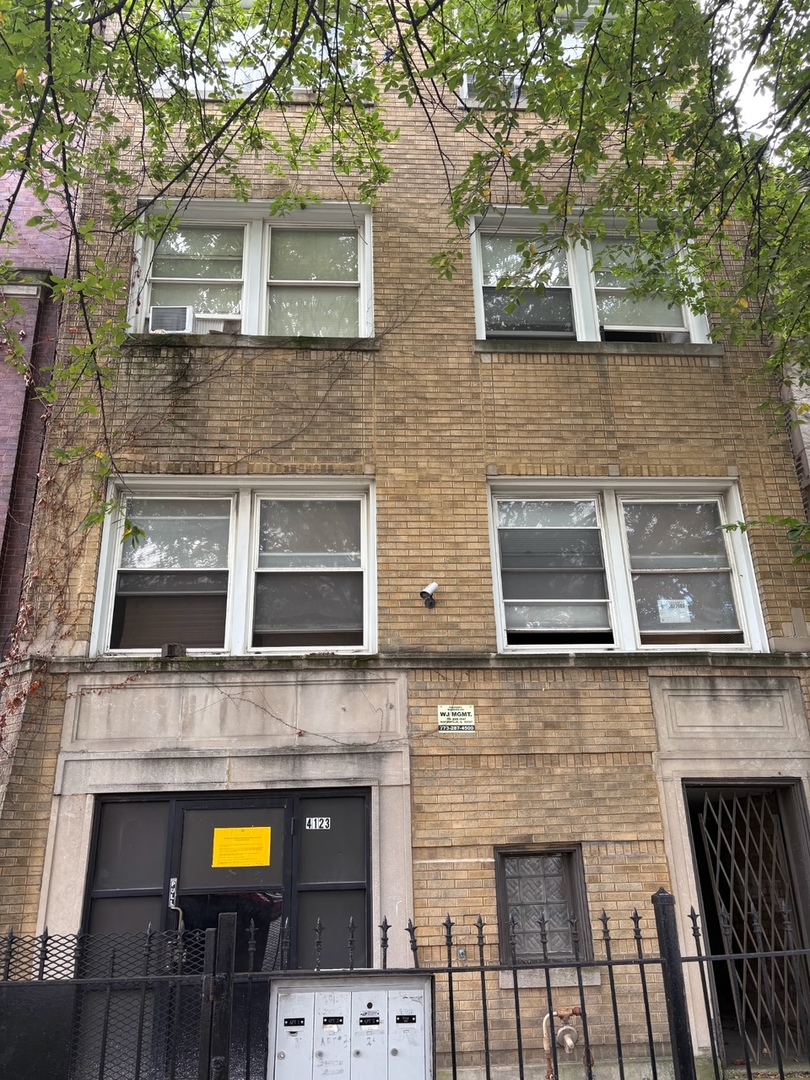 4123 W Washington Boulevard, Chicago, IL 60624
