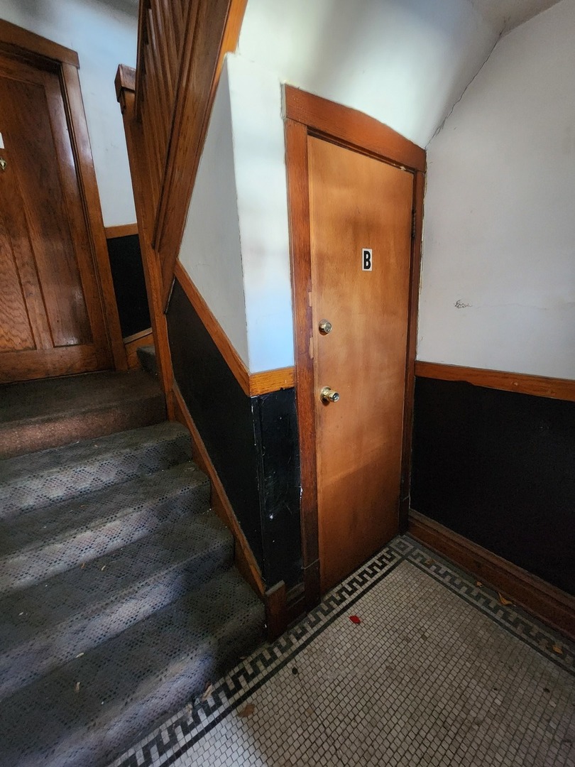 1436 N Luna Avenue, Chicago, IL 60651