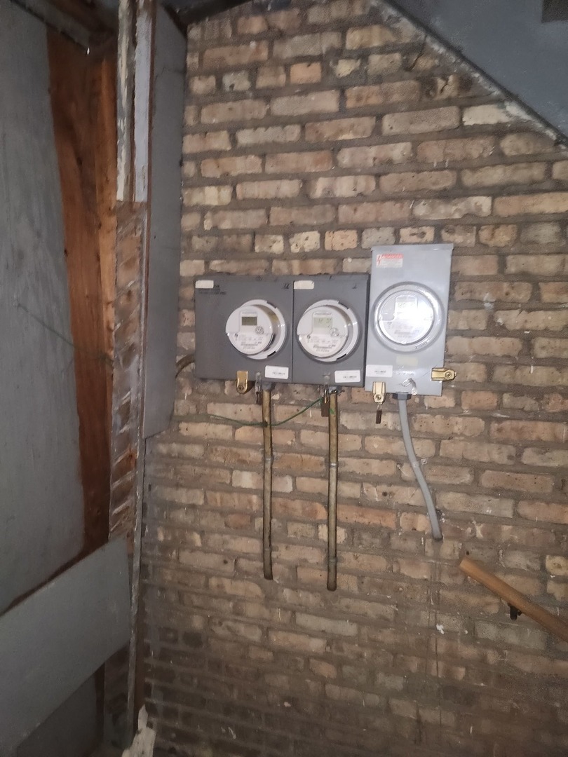 1436 N Luna Avenue, Chicago, IL 60651