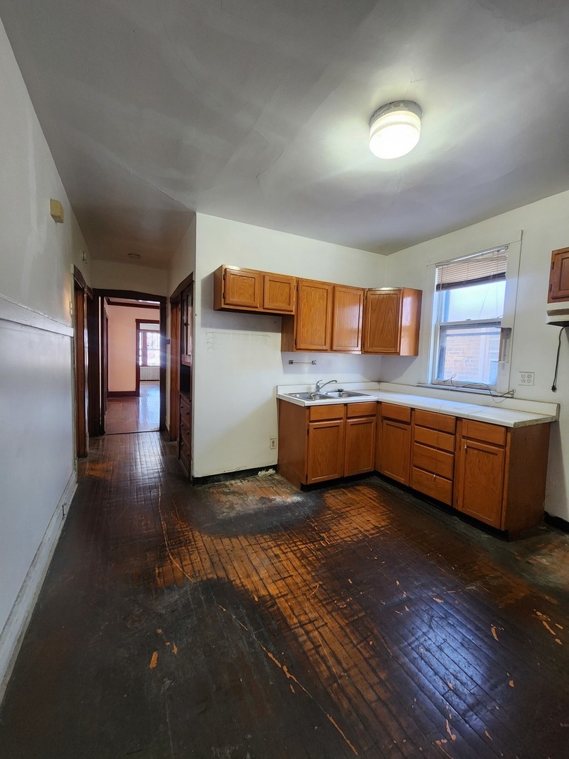 1436 N Luna Avenue, Chicago, IL 60651