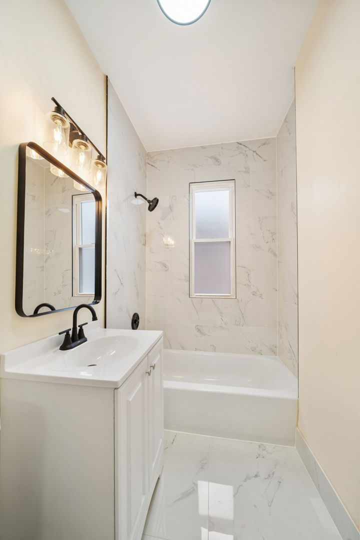 12000 S Perry Avenue, Chicago, IL 60628