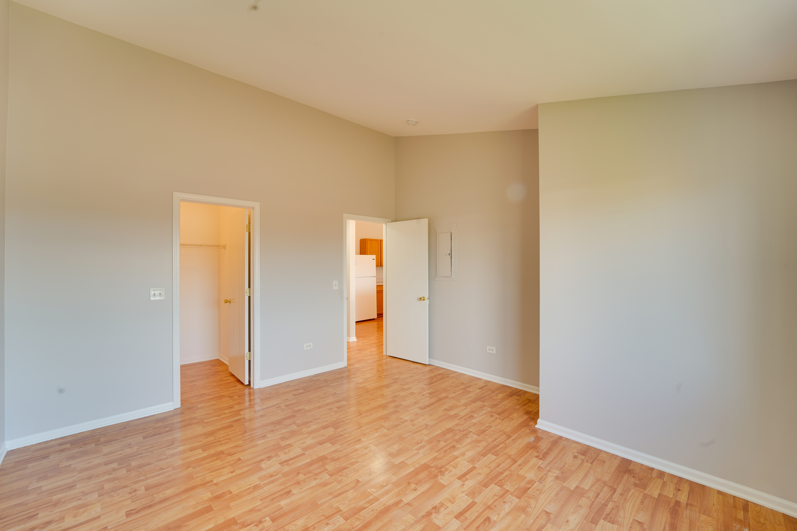 1231 SILVERSTONE Drive #1231, Carpentersville, IL 60110