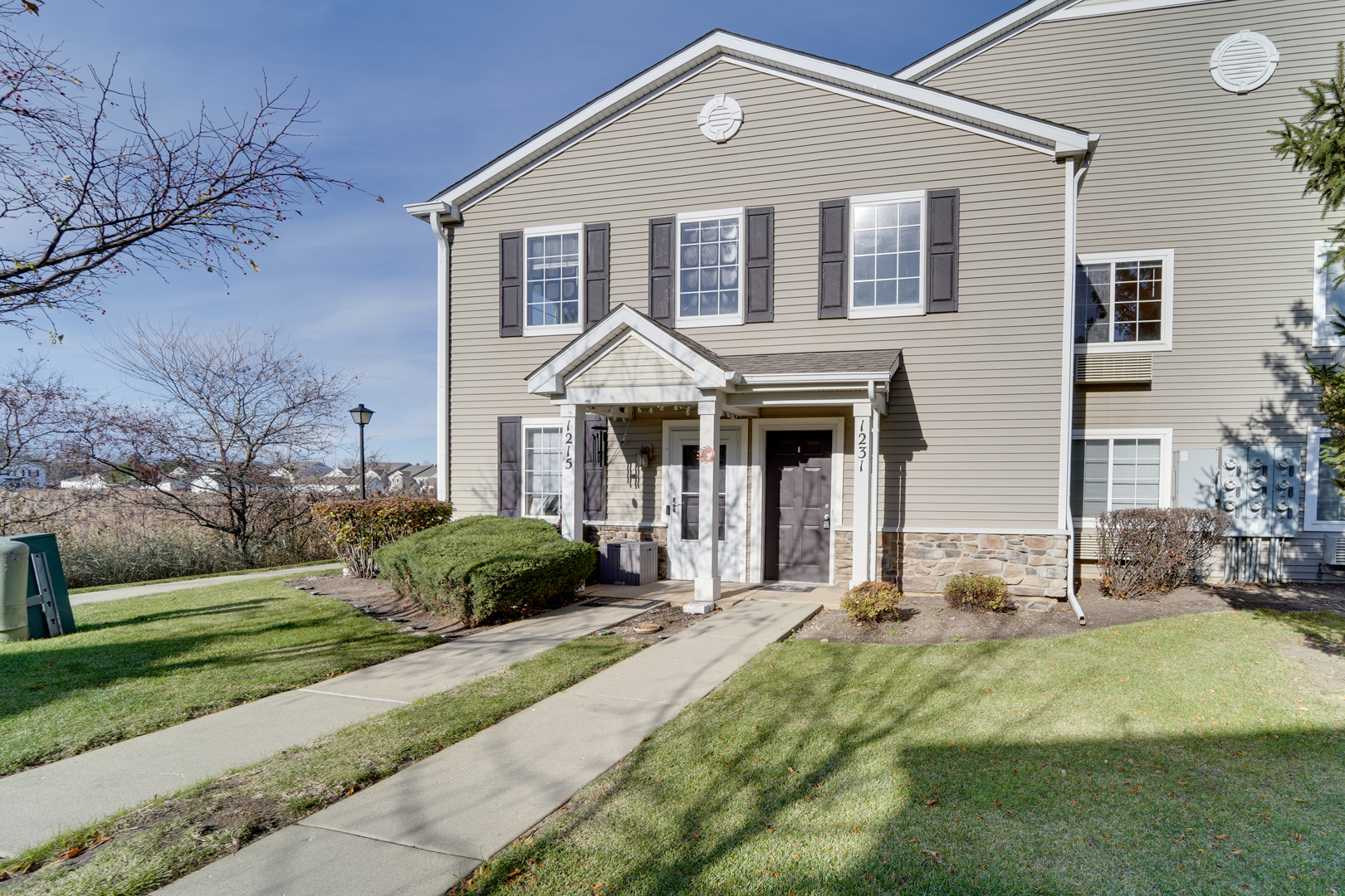 1231 SILVERSTONE Drive #1231, Carpentersville, IL 60110