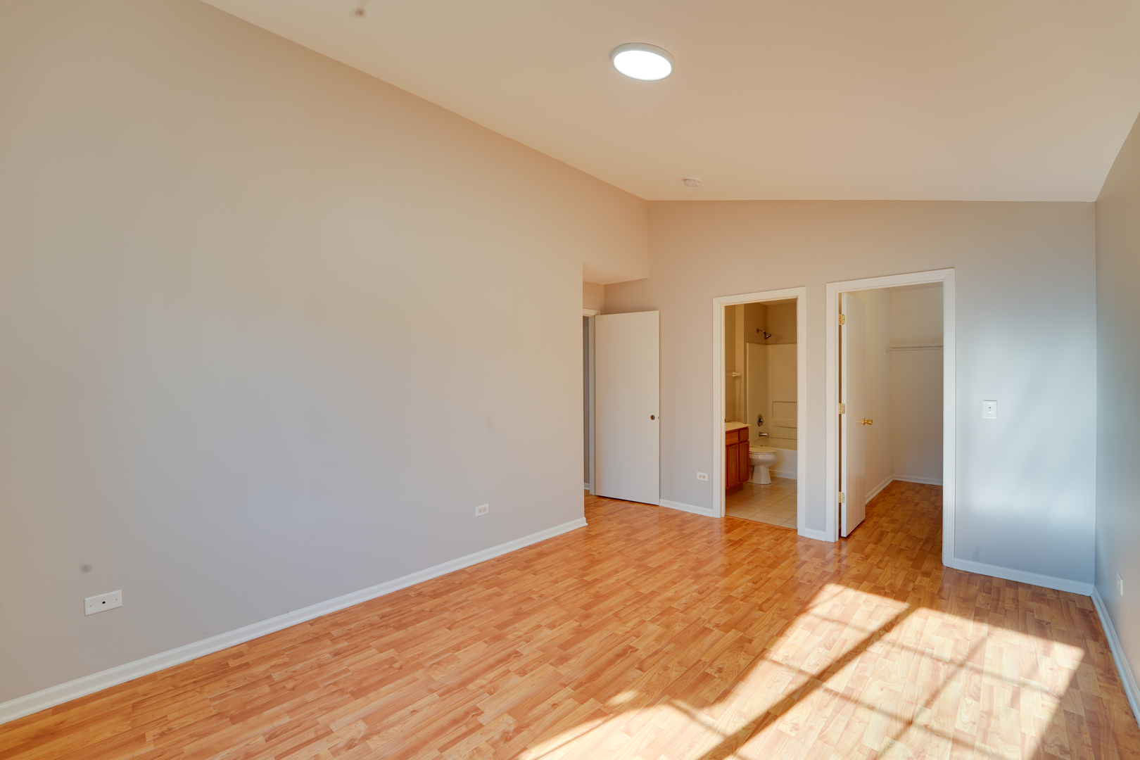 1231 SILVERSTONE Drive #1231, Carpentersville, IL 60110