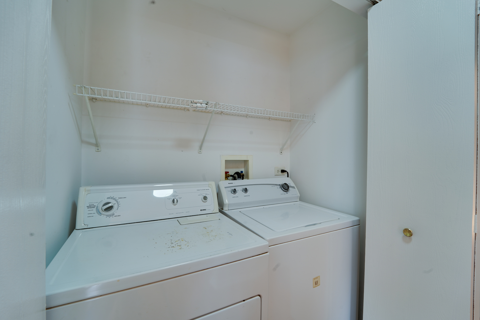 1231 SILVERSTONE Drive #1231, Carpentersville, IL 60110