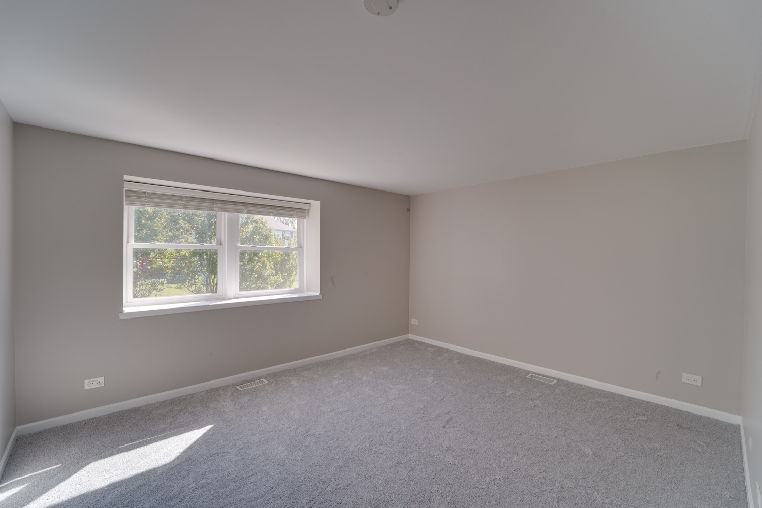 1883 Jamestown Circle, Hoffman Estates, IL 60169