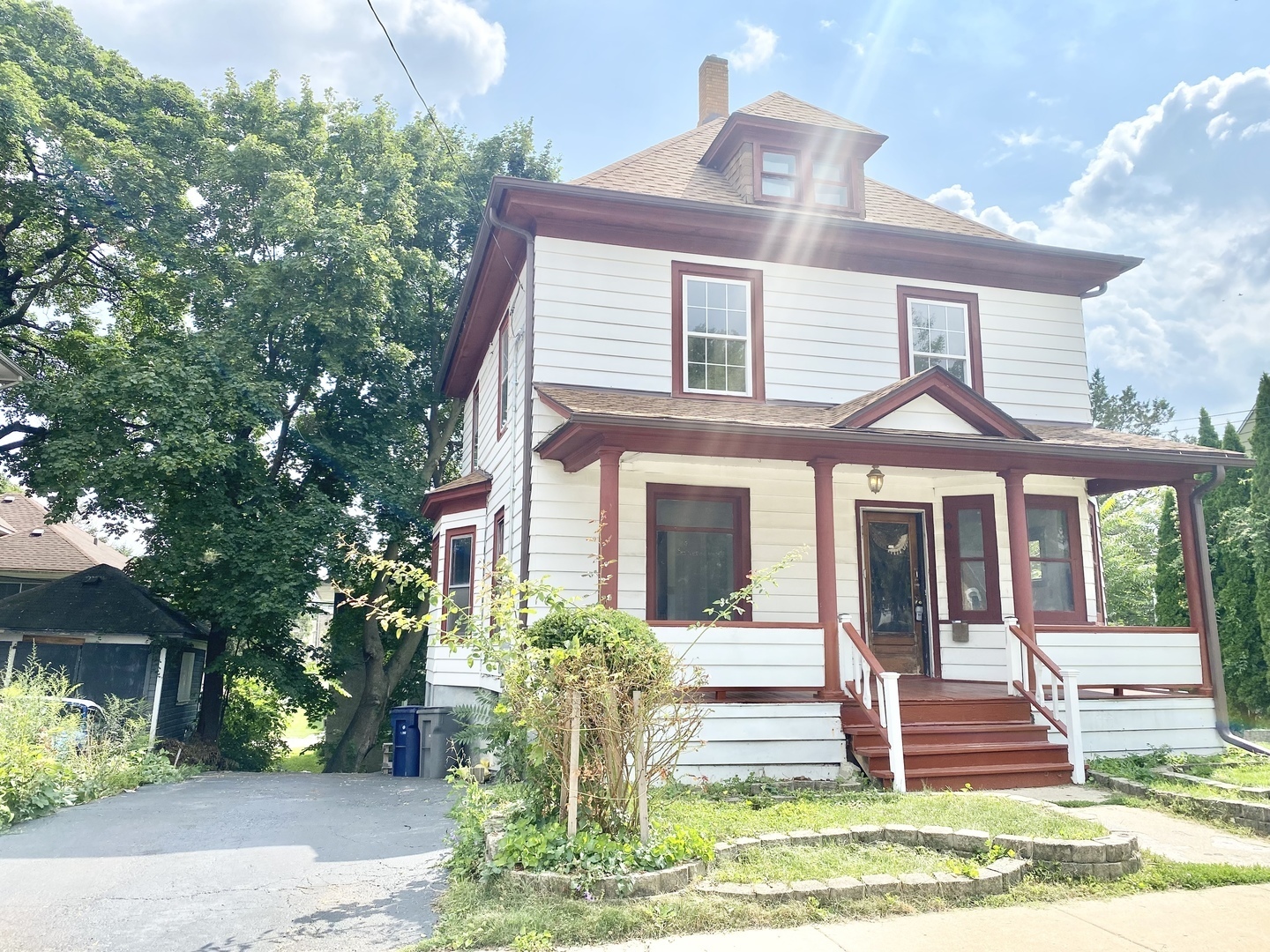 481 Division Street, Elgin, IL 60120