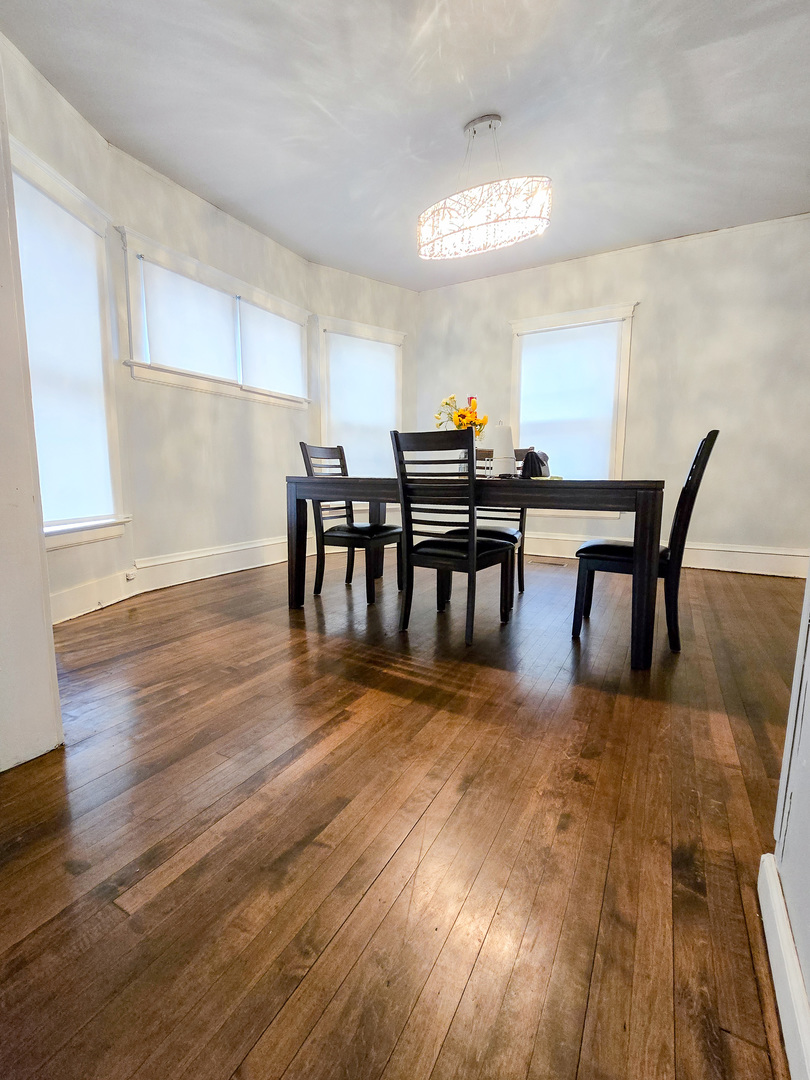 481 Division Street, Elgin, IL 60120