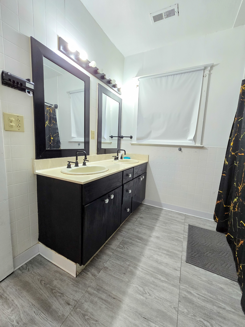 481 Division Street, Elgin, IL 60120