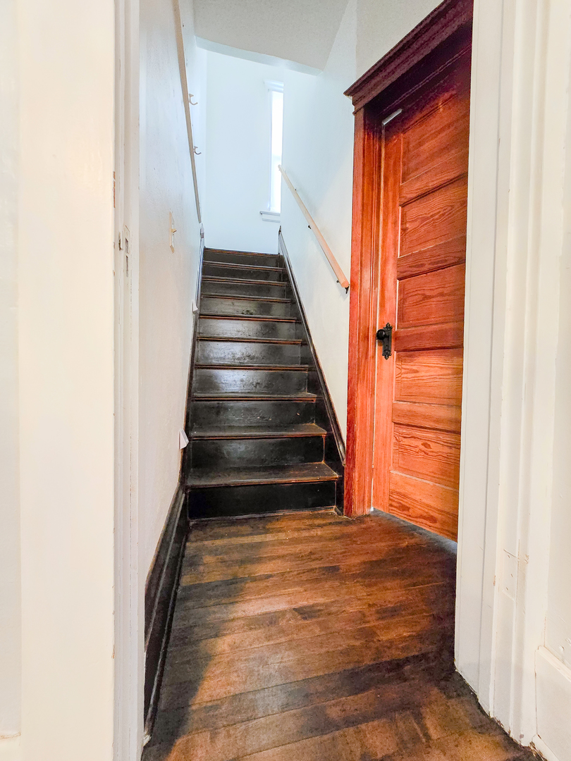 481 Division Street, Elgin, IL 60120