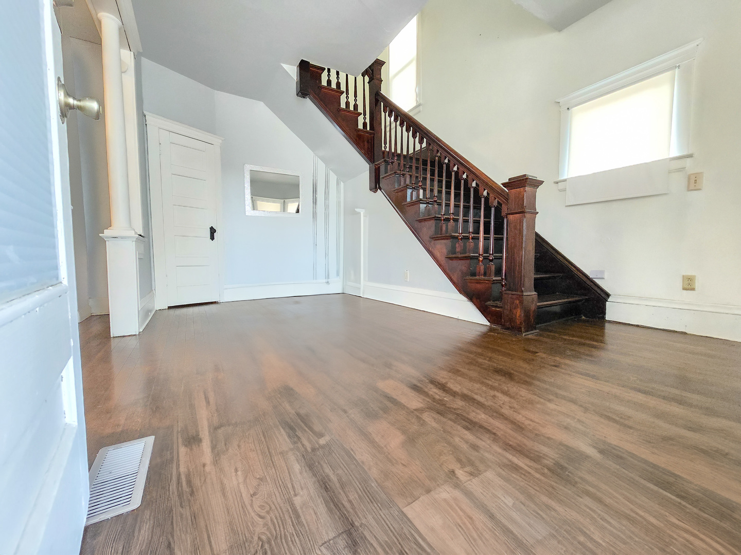 481 Division Street, Elgin, IL 60120