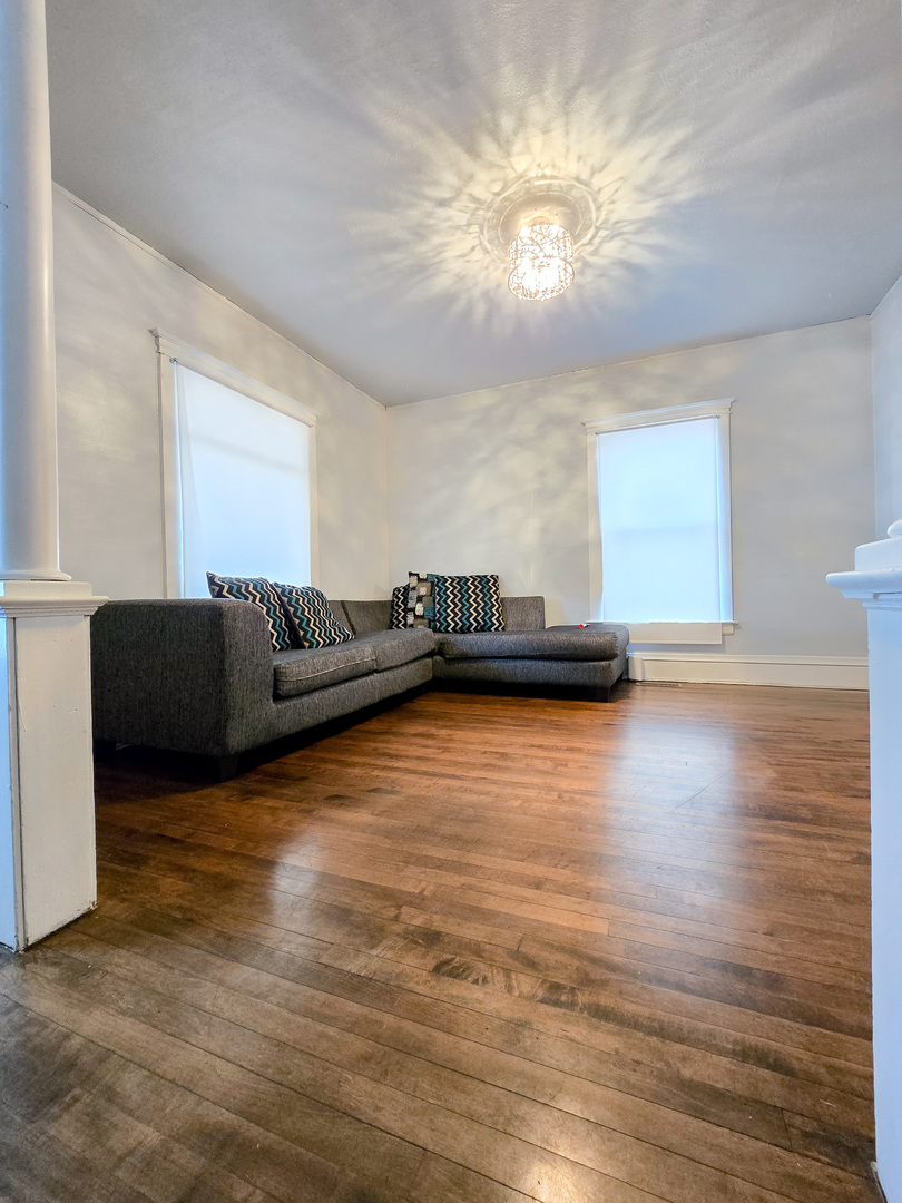 481 Division Street, Elgin, IL 60120