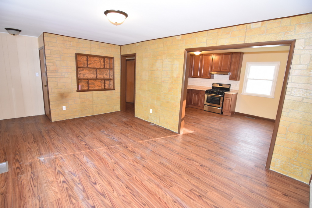 121 Pheasant Trail, Carpentersville, IL 60110