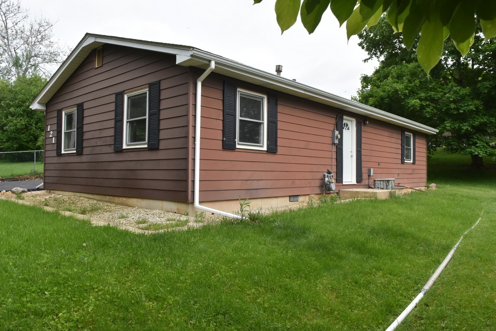 121 Pheasant Trail, Carpentersville, IL 60110