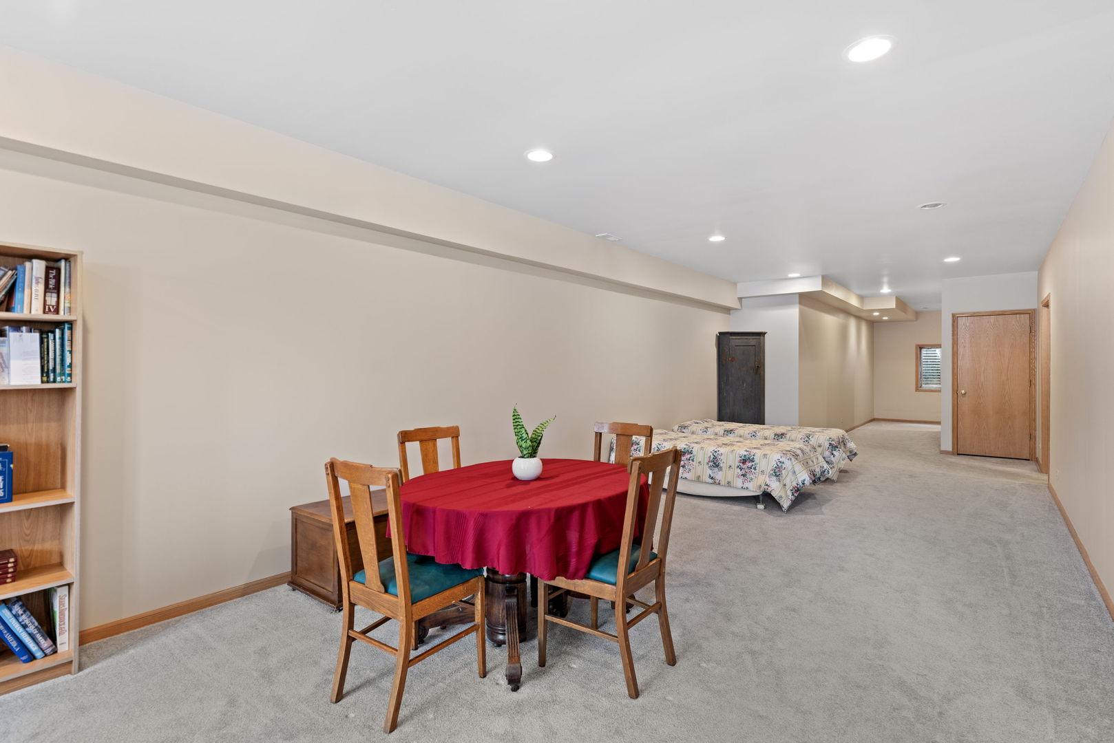 8207 Squirrel Drive, Spring Grove, IL 60081