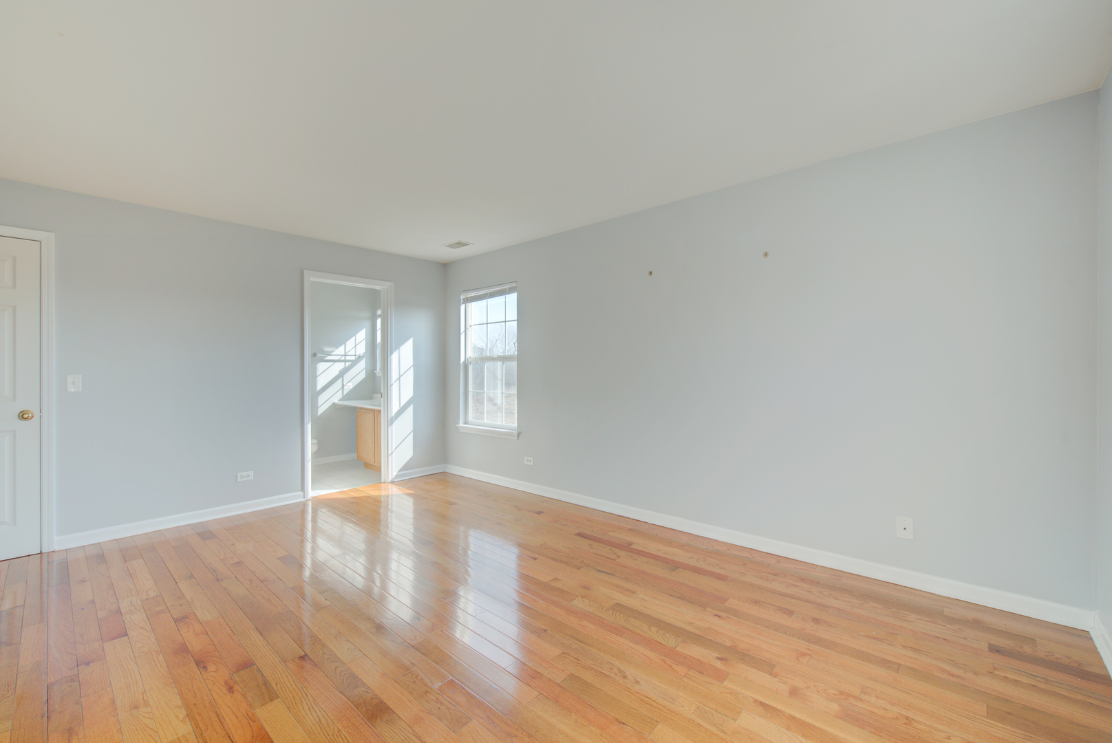 974 N Village Drive #4, Round Lake Beach, IL 60073