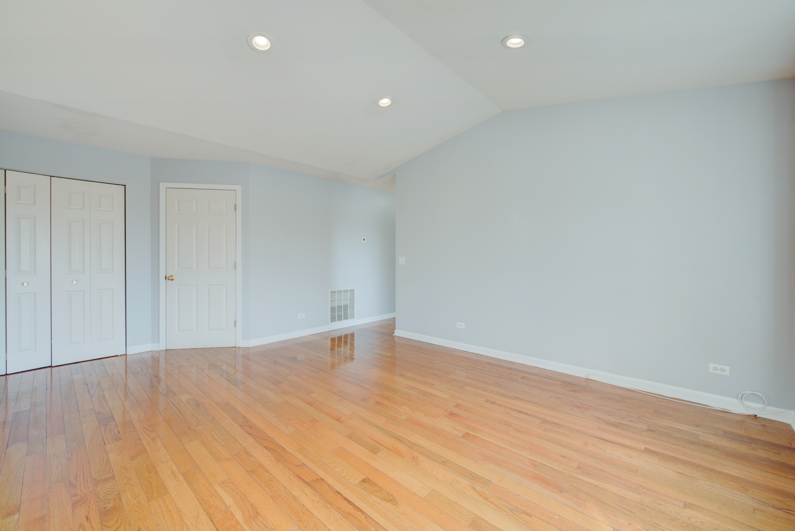 974 N Village Drive #4, Round Lake Beach, IL 60073