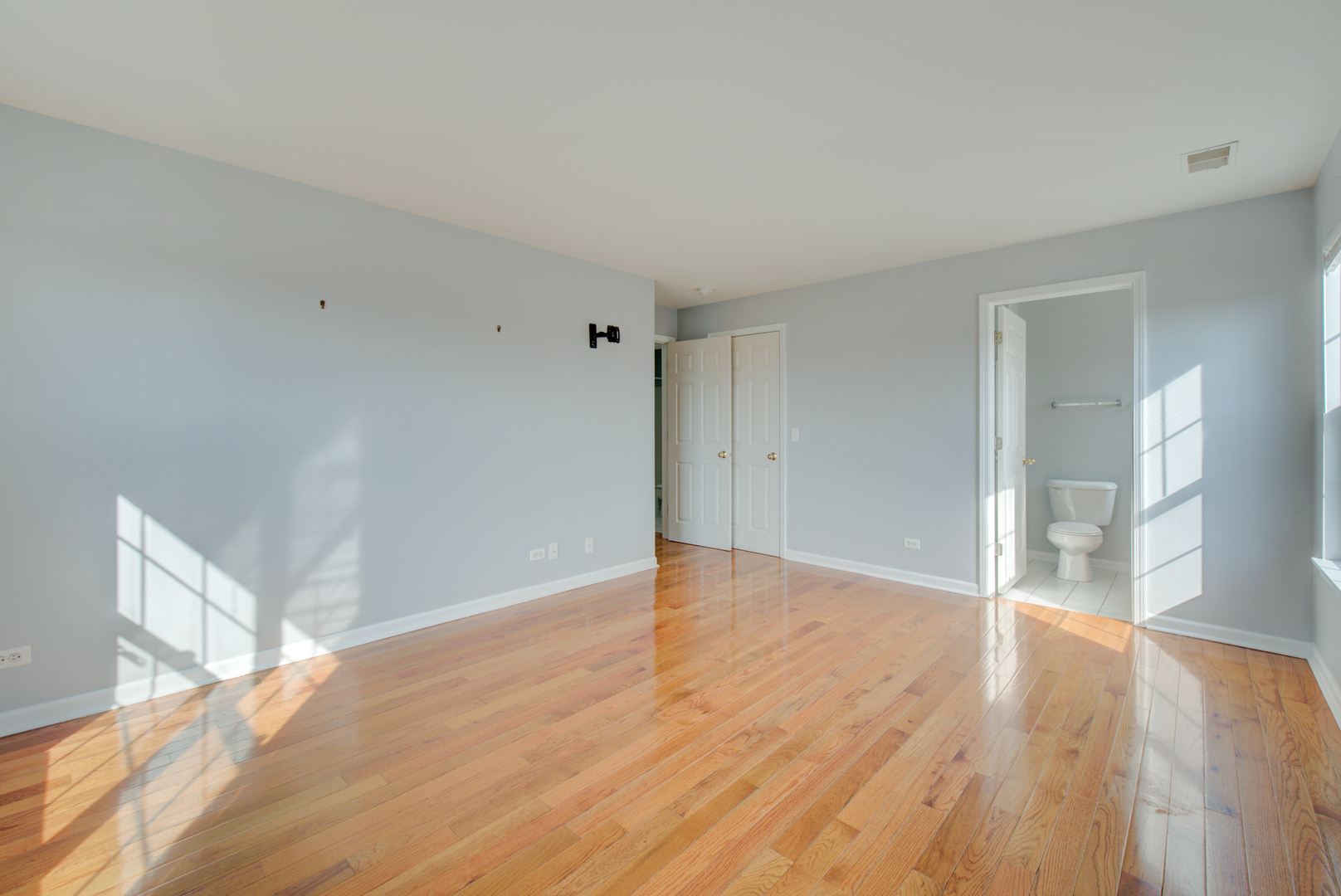 974 N Village Drive #4, Round Lake Beach, IL 60073