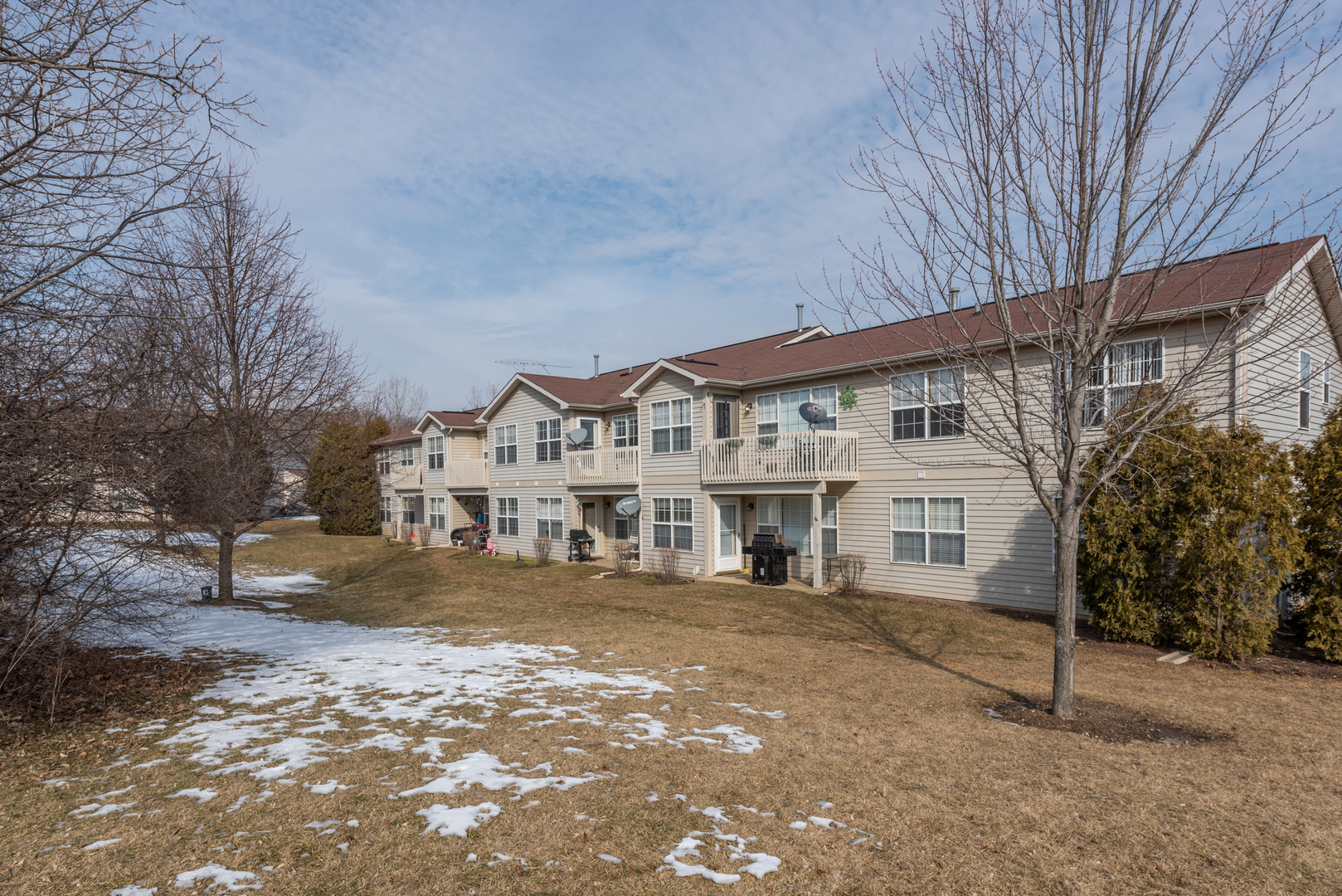 974 N Village Drive #4, Round Lake Beach, IL 60073