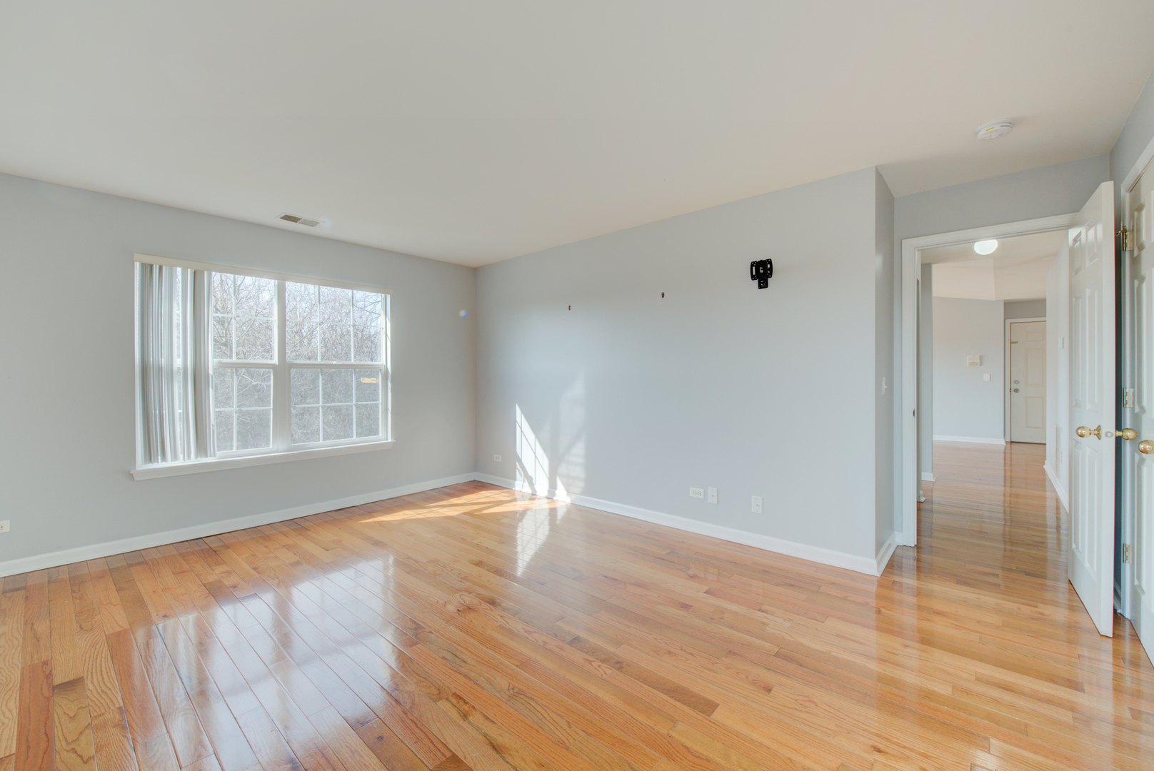 974 N Village Drive #4, Round Lake Beach, IL 60073