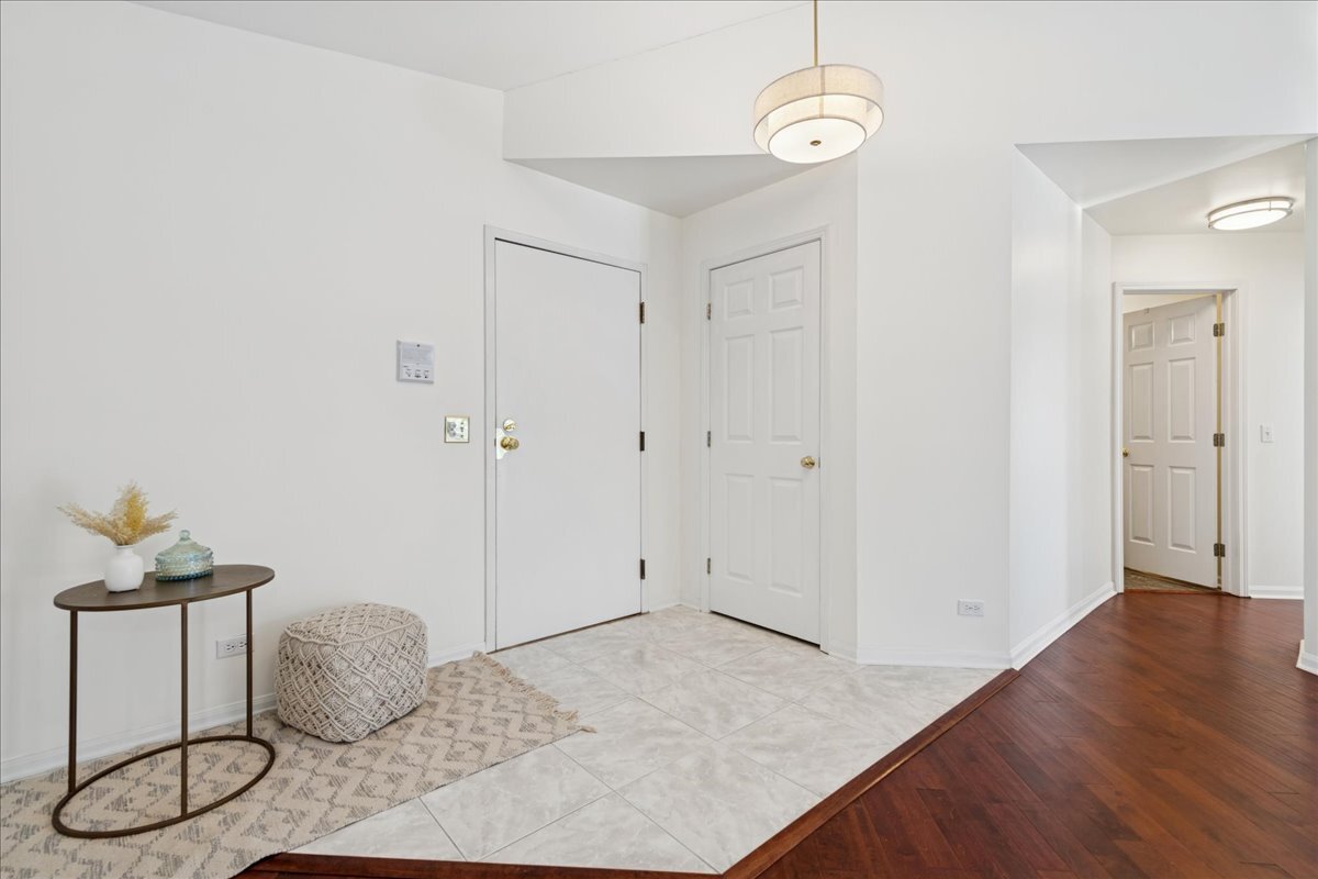 1810 Fox Run Drive #C, Elk Grove Village, IL 60007