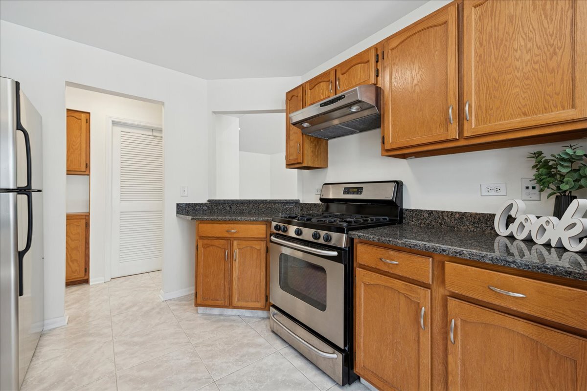 1810 Fox Run Drive #C, Elk Grove Village, IL 60007