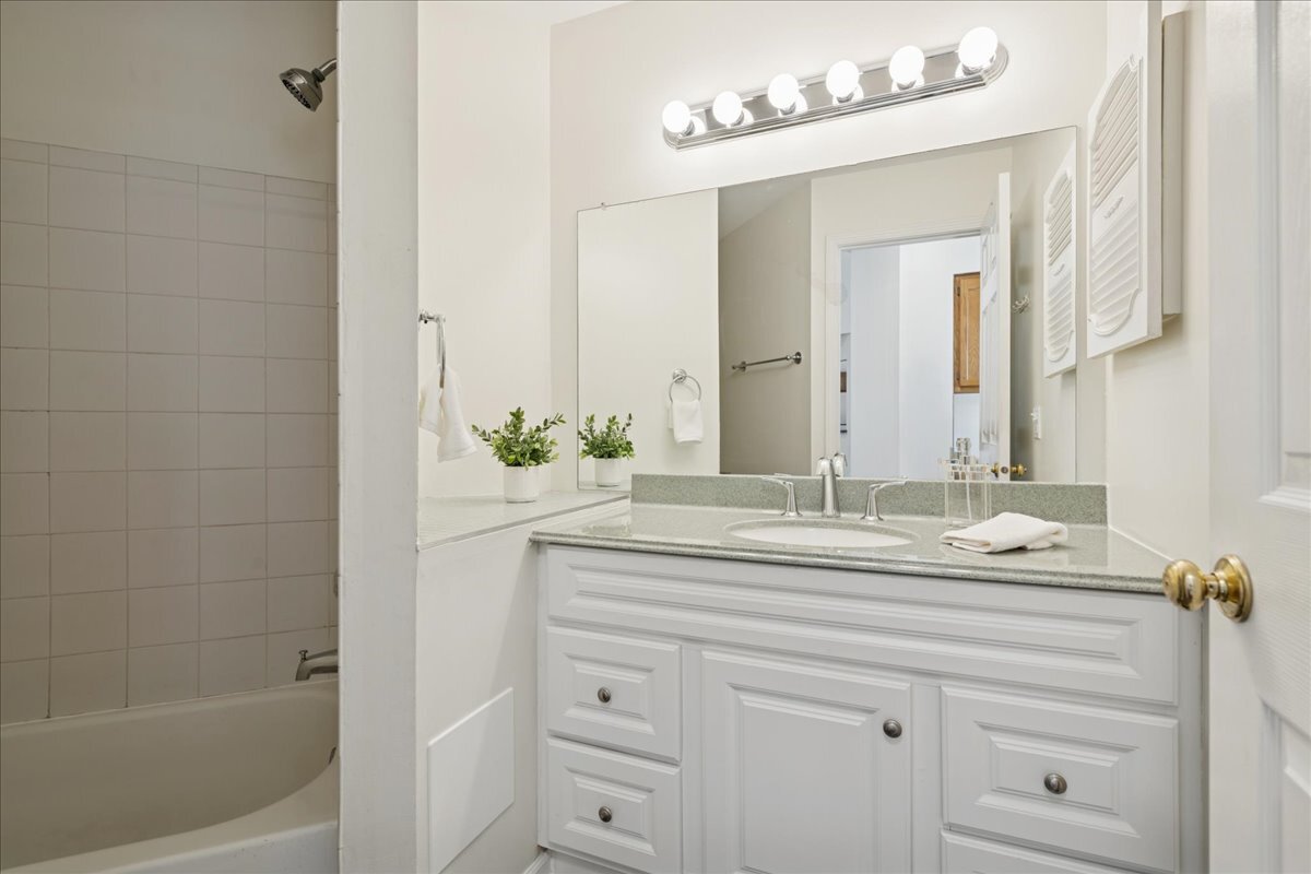 1810 Fox Run Drive #C, Elk Grove Village, IL 60007