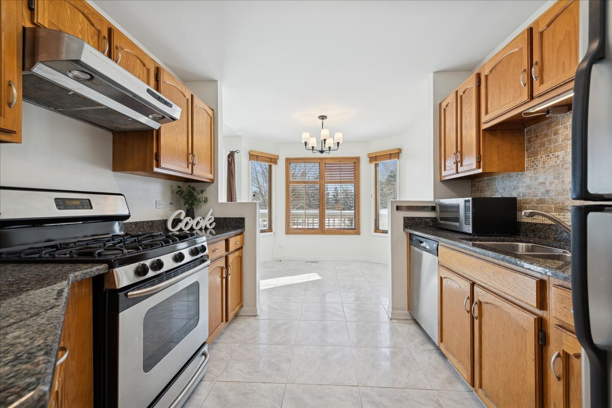 1810 Fox Run Drive #C, Elk Grove Village, IL 60007