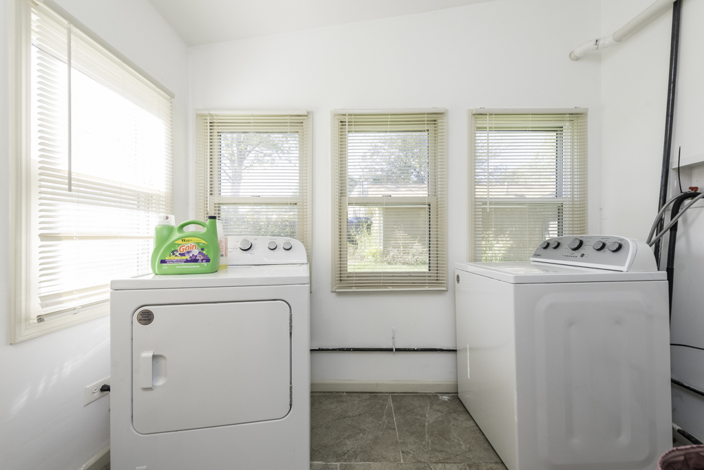 1700 Gideon Avenue, Zion, IL 60099