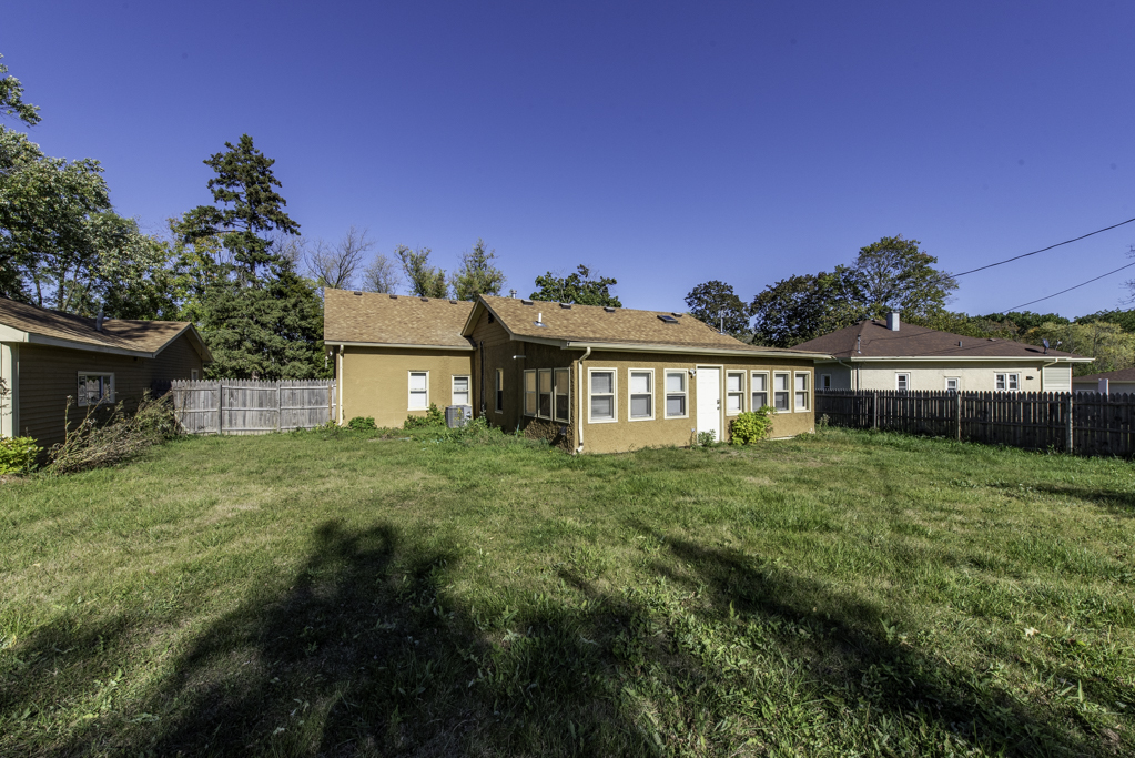 1700 Gideon Avenue, Zion, IL 60099