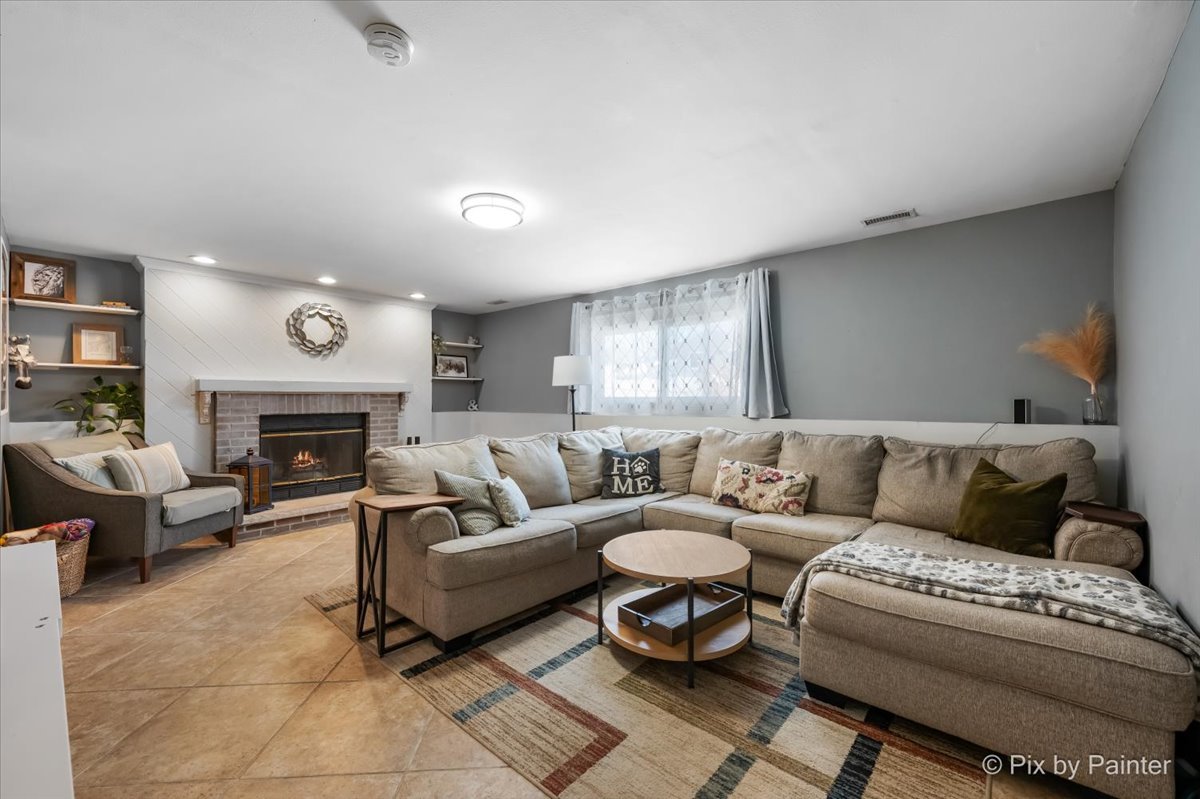 320 Homestead Drive, Bolingbrook, IL 60440