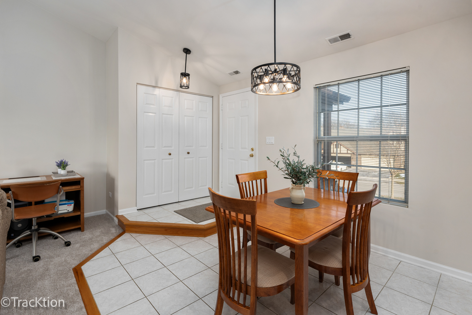 378 Sandhurst Circle #7, Glen Ellyn, IL 60137