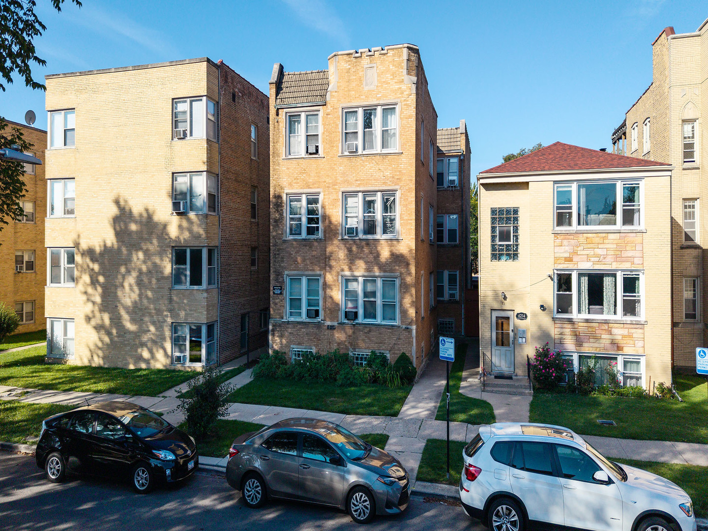 6212 N Sacramento Avenue, Chicago, IL 60659