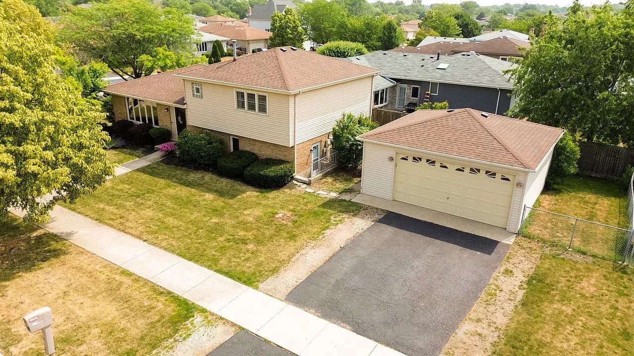 17001 93rd Avenue, Orland Hills, IL 60487