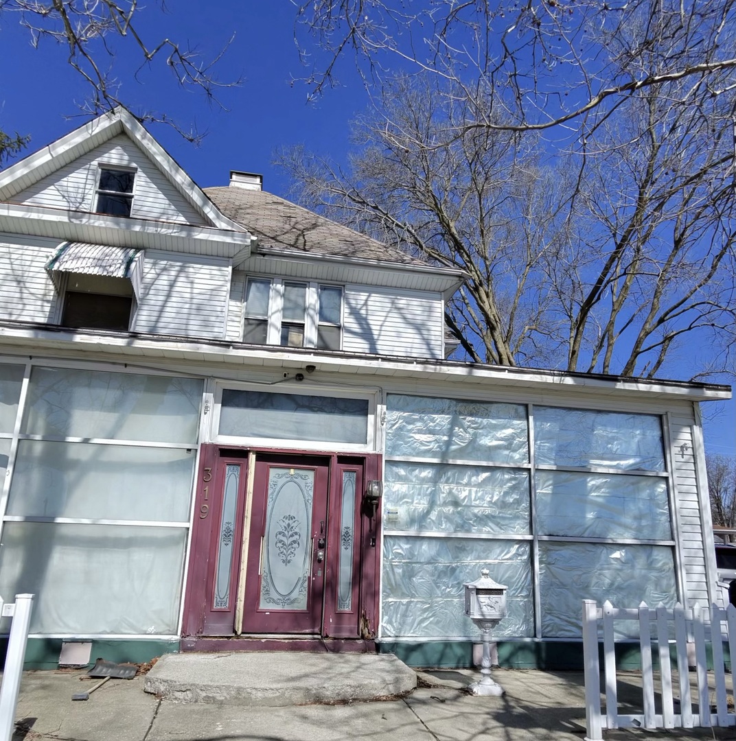 319 W Washington Street, Clinton, IL 61727