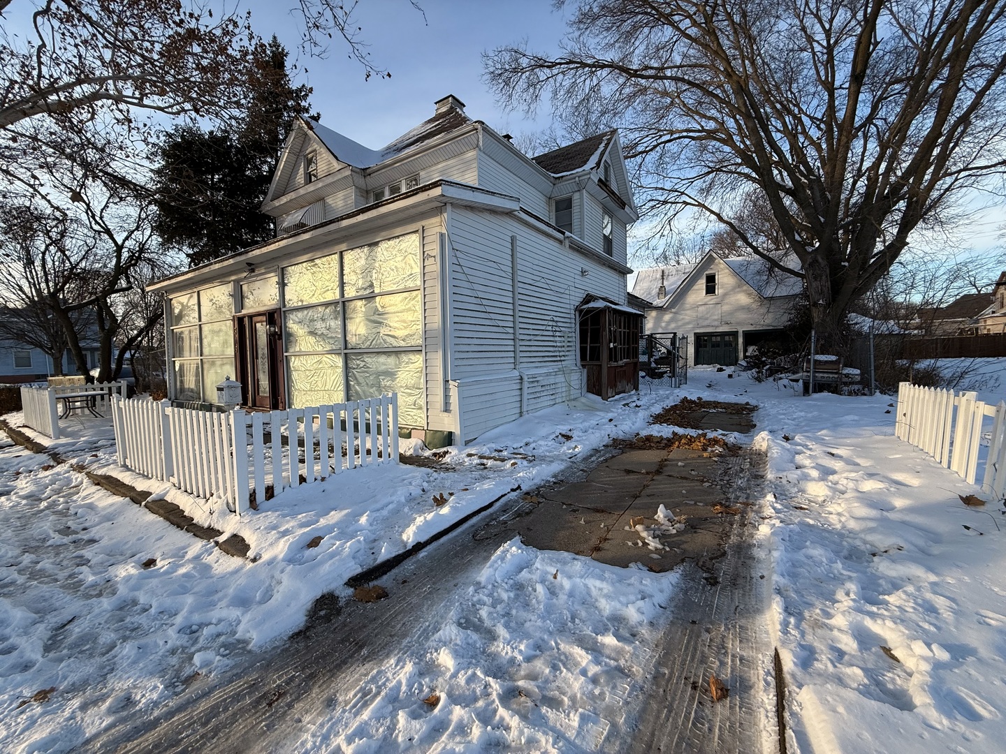 319 W Washington Street, Clinton, IL 61727