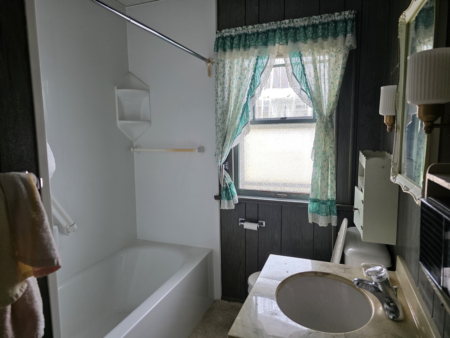 1525 North Avenue, Waukegan, IL 60085