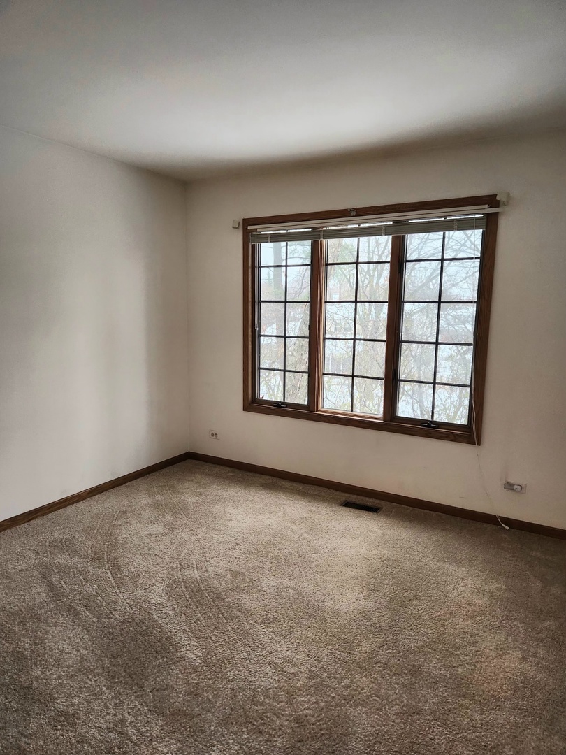 6808 Scotch Pine Trail, Darien, IL 60561