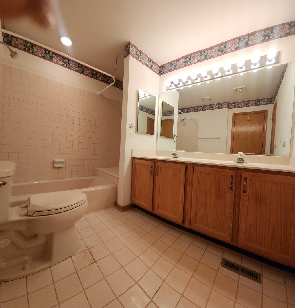 6808 Scotch Pine Trail, Darien, IL 60561