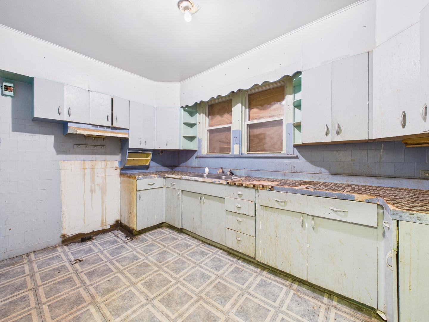 2001 S 11th Avenue, Maywood, IL 60153