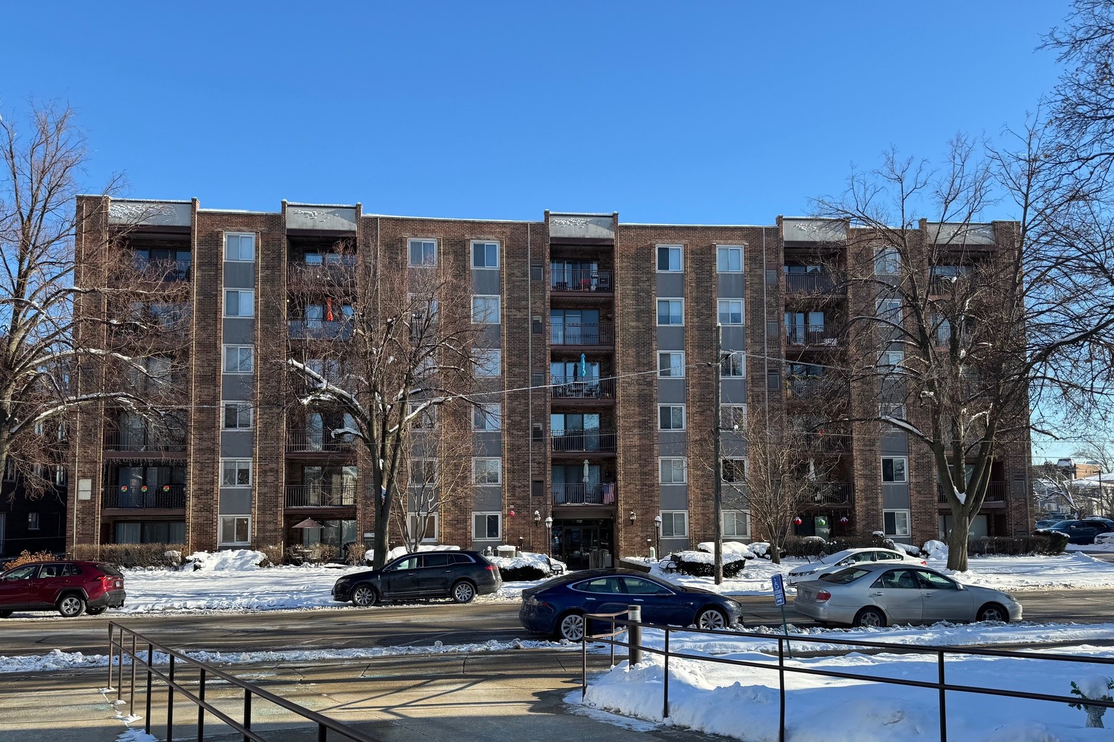 825 Pearson Street #3D, Des Plaines, IL 60016