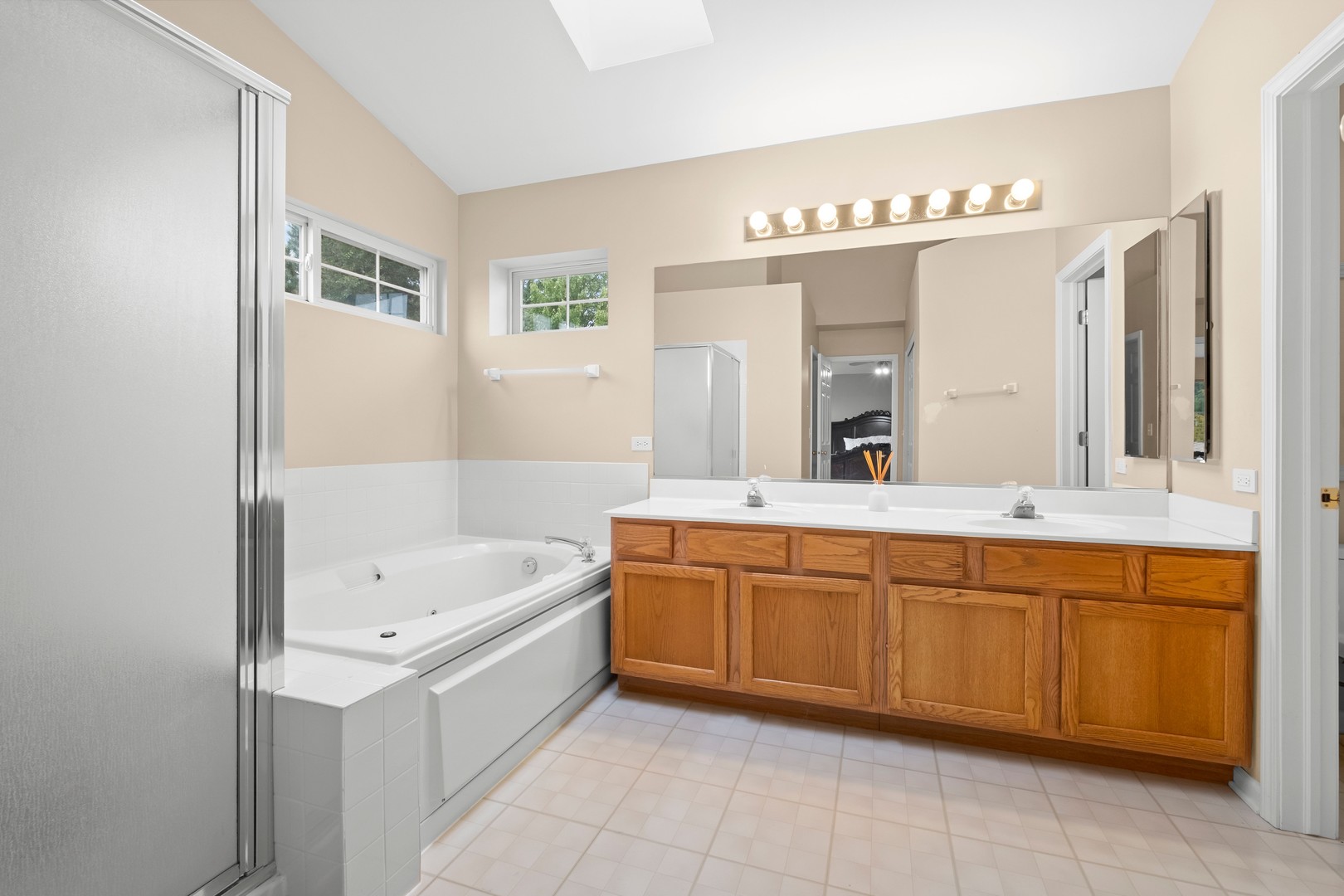 1300 Kettering Road, Mundelein, IL 60060