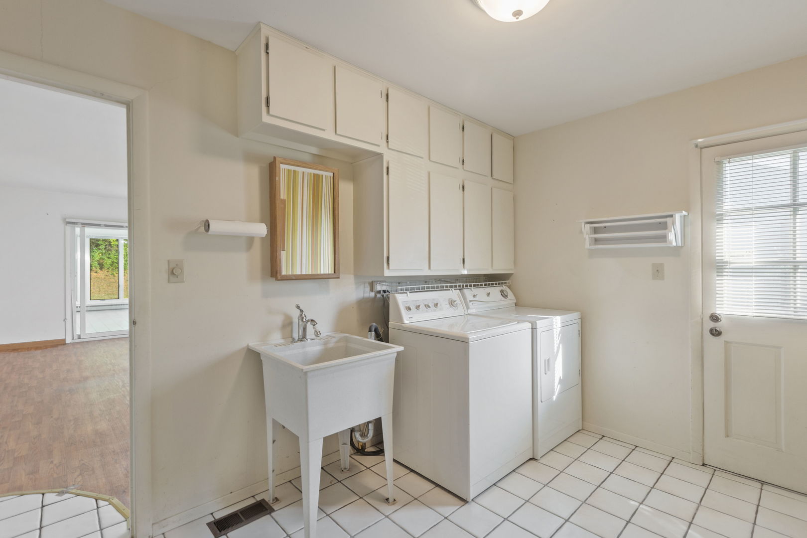 920 Eden Drive, Schaumburg, IL 60195