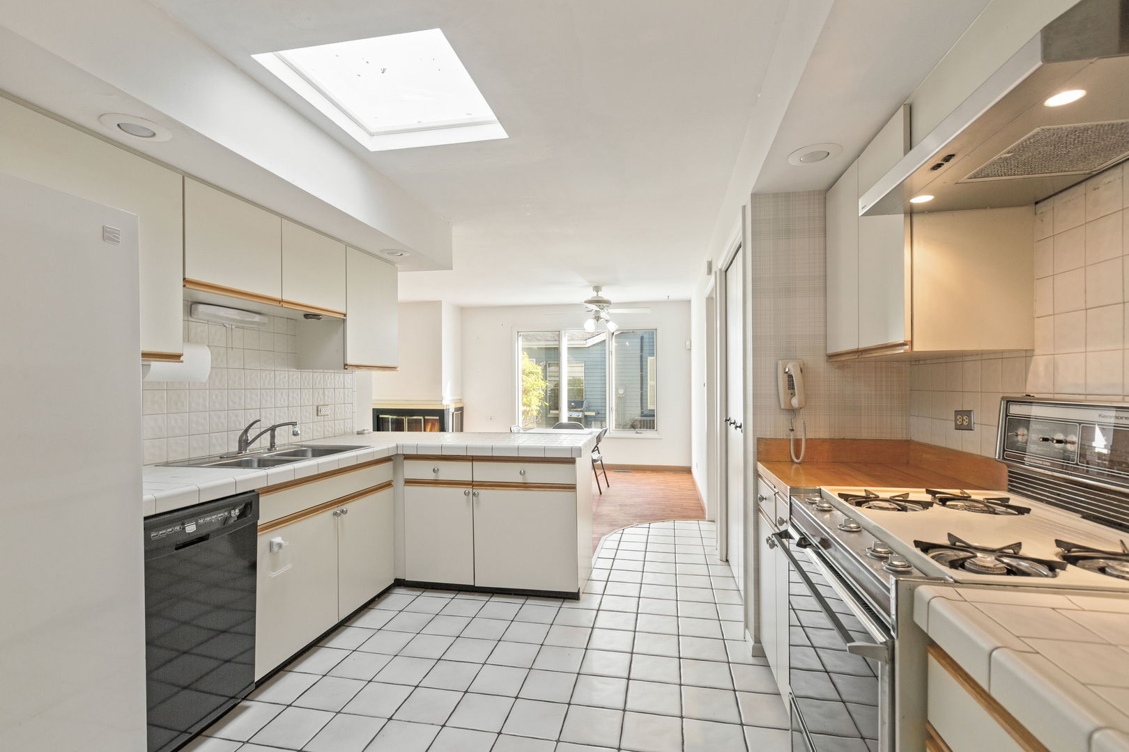 920 Eden Drive, Schaumburg, IL 60195