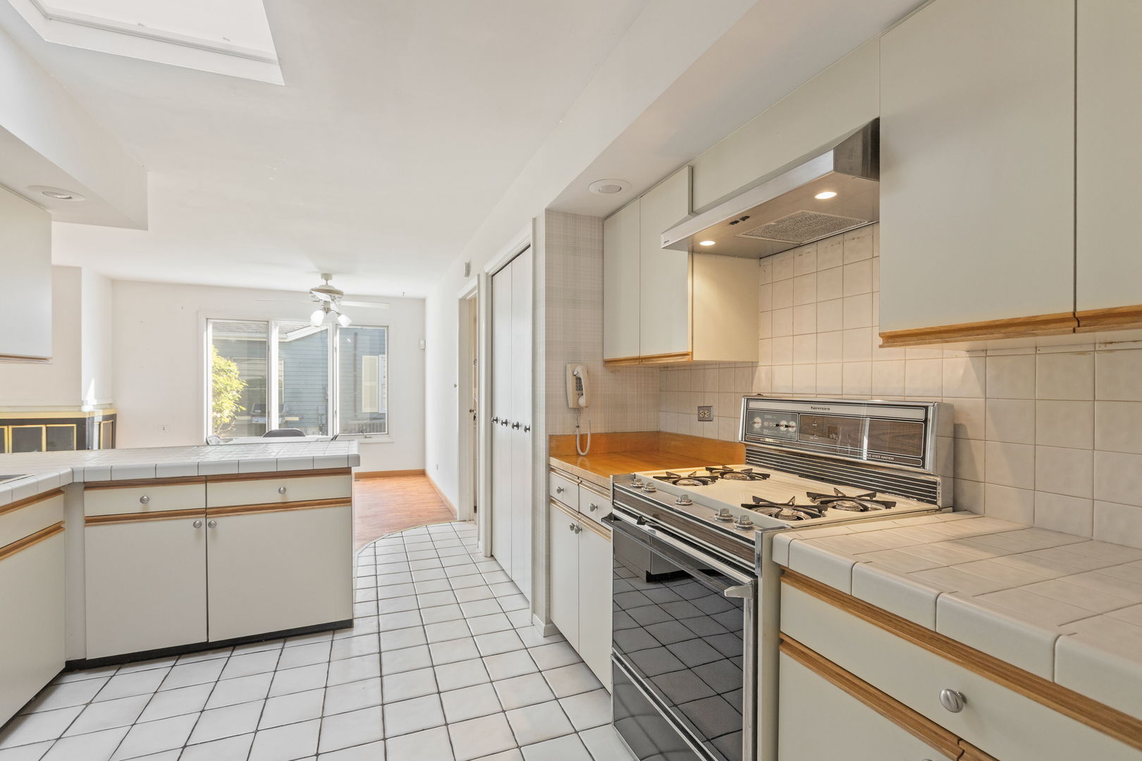 920 Eden Drive, Schaumburg, IL 60195