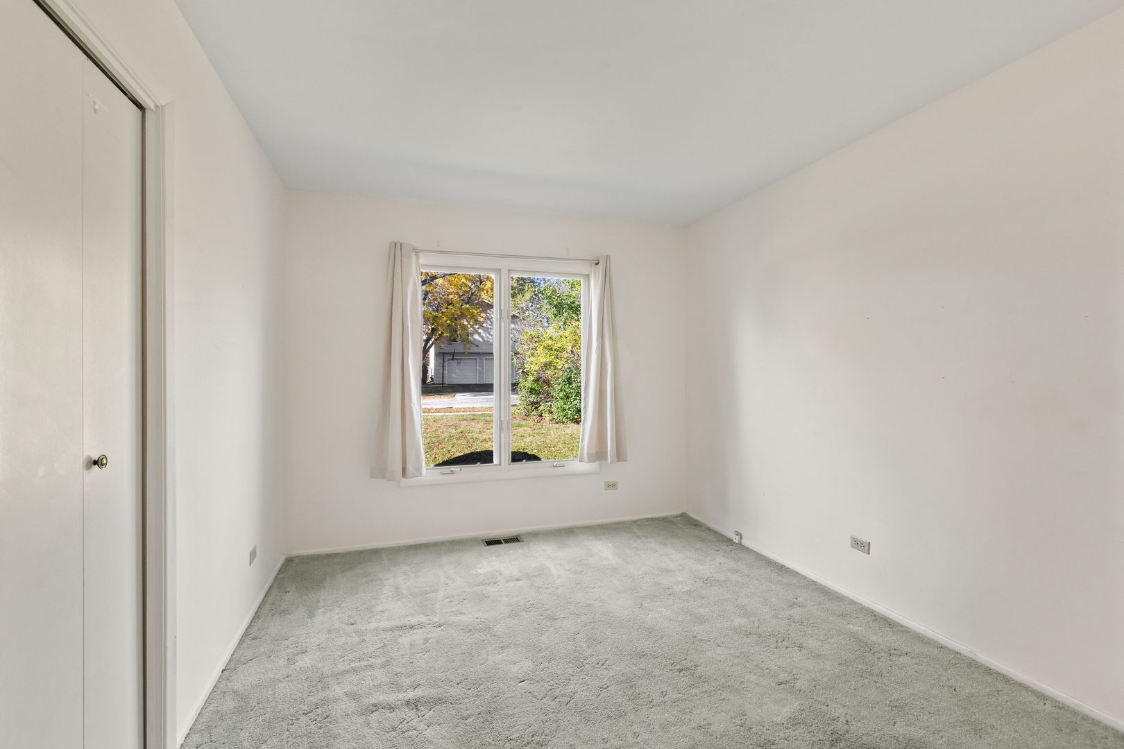 920 Eden Drive, Schaumburg, IL 60195