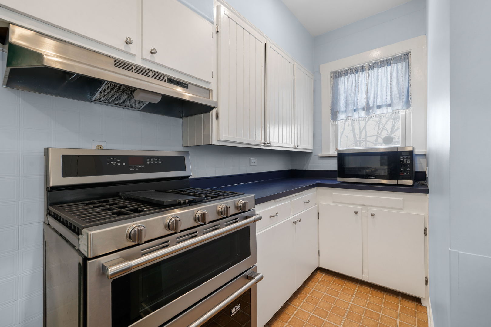 217 Henry Street, Elgin, IL 60120