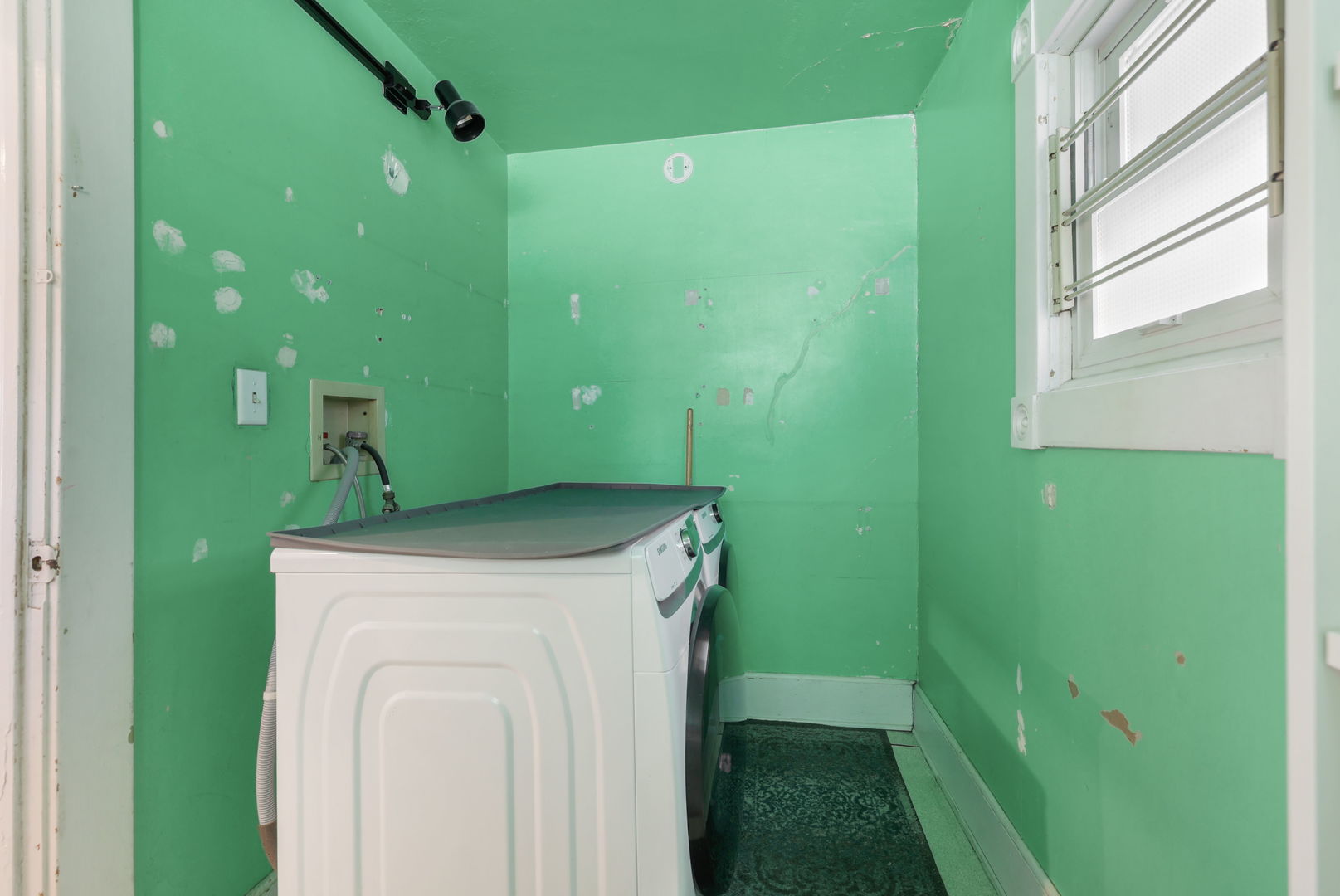 217 Henry Street, Elgin, IL 60120