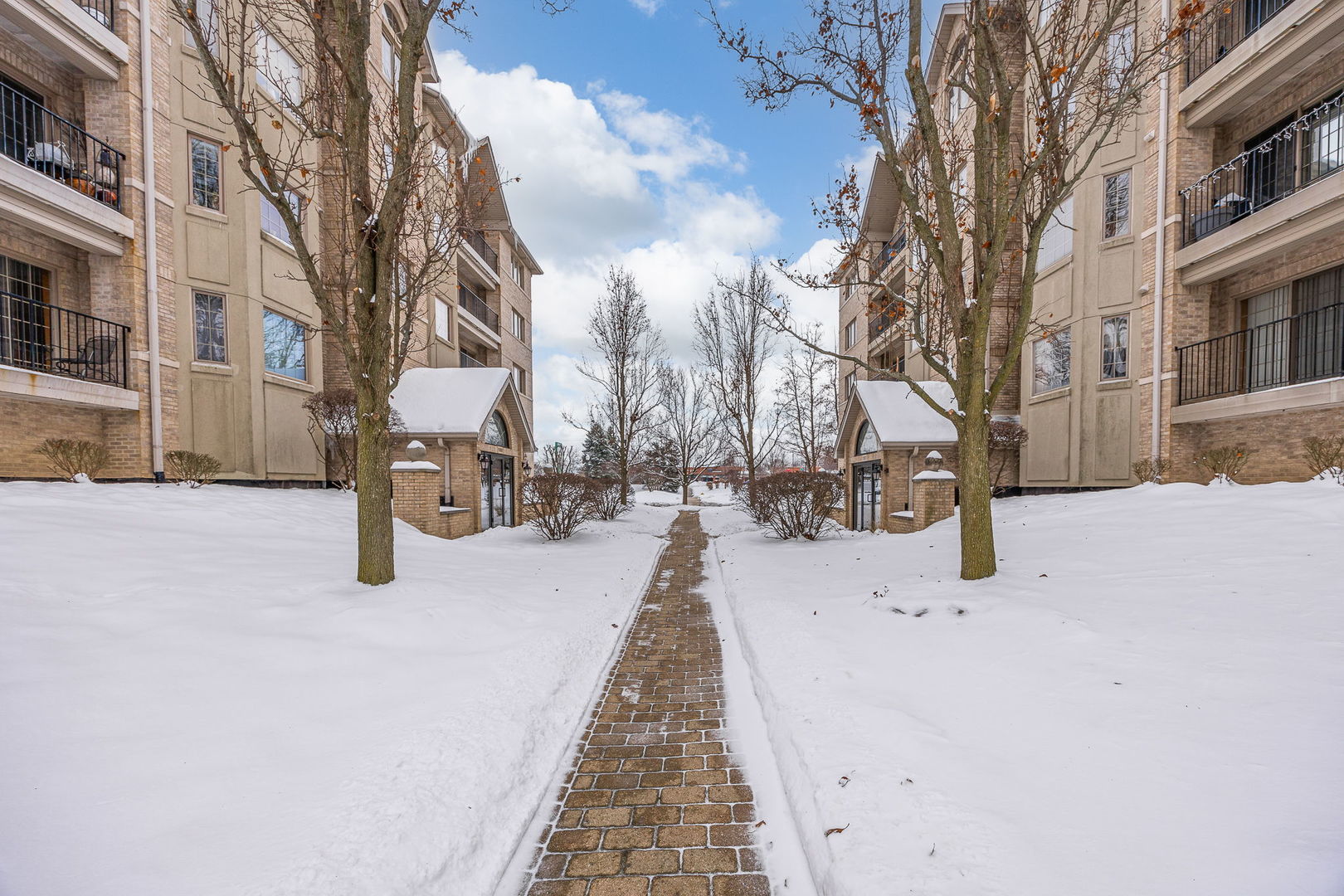11901 Windemere Court #404, Orland Park, IL 60467